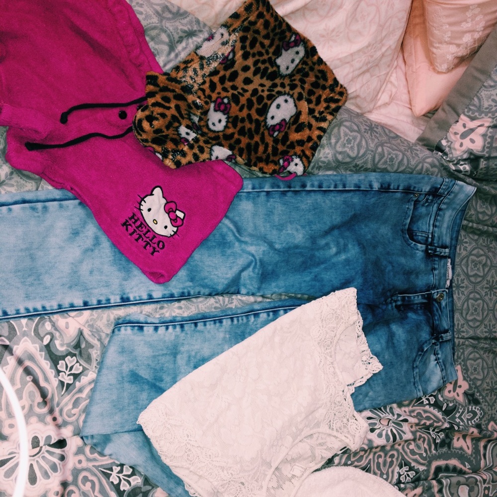 Pink and cheetah print shorts, Blue jeans